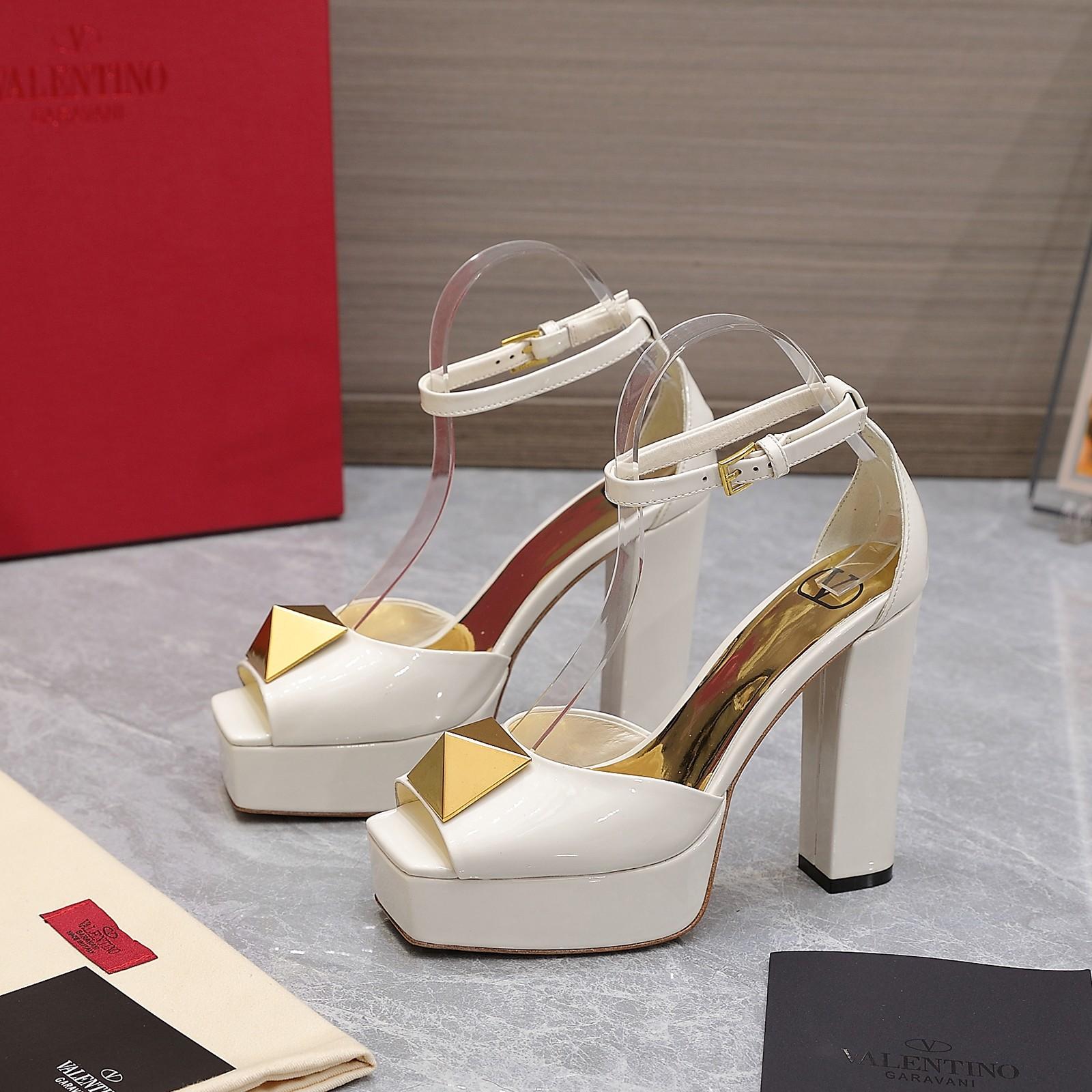 Valenti Garavani One Stud Patent Leather Platform Sandals - PerfectKickZ