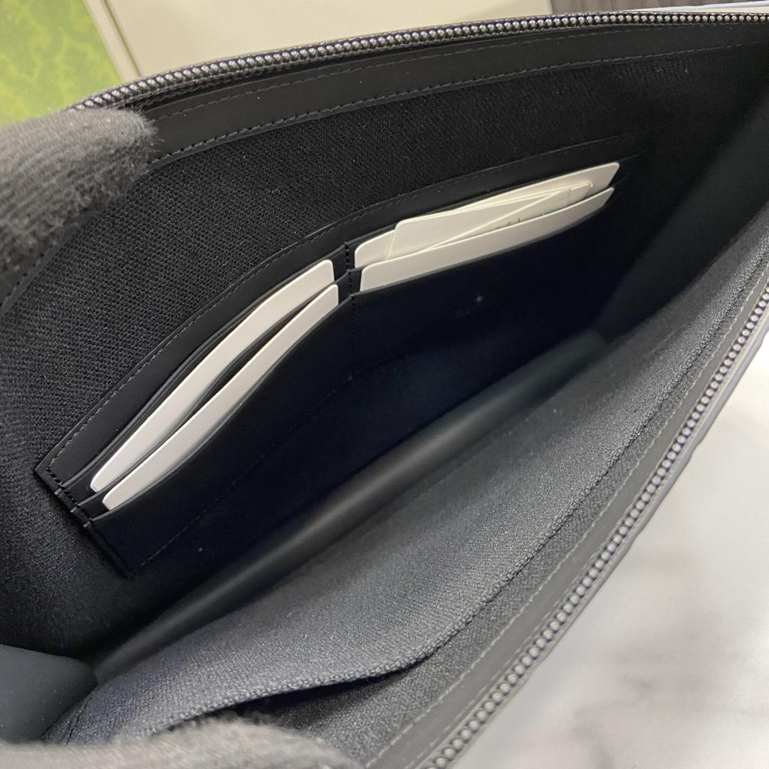 Gucci GG Rubber-effect Pouch - PerfectKickZ
