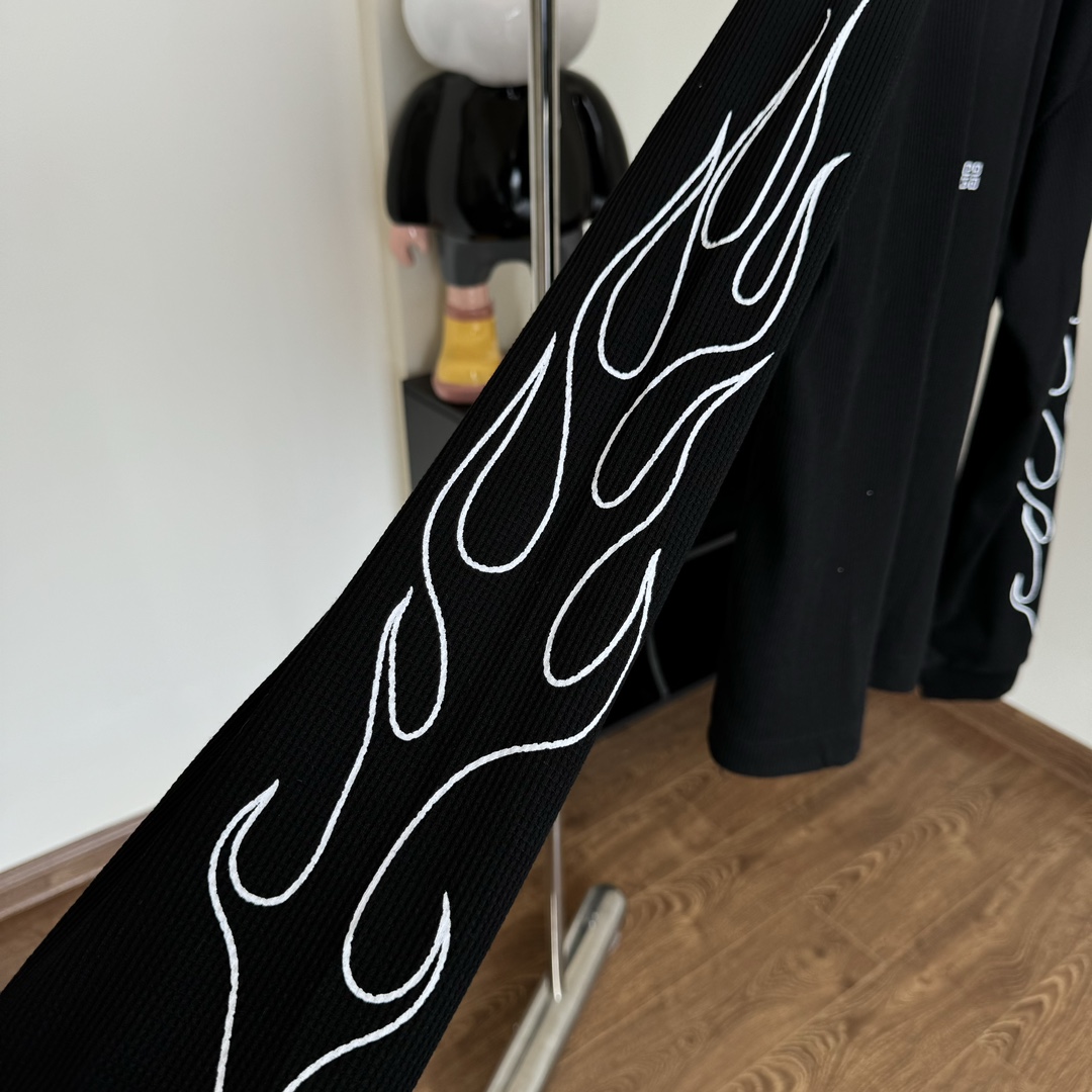 Givenchy Boxy Fit T-shirt In Cotton With GIVENCHY Dragon Print - PerfectKickZ