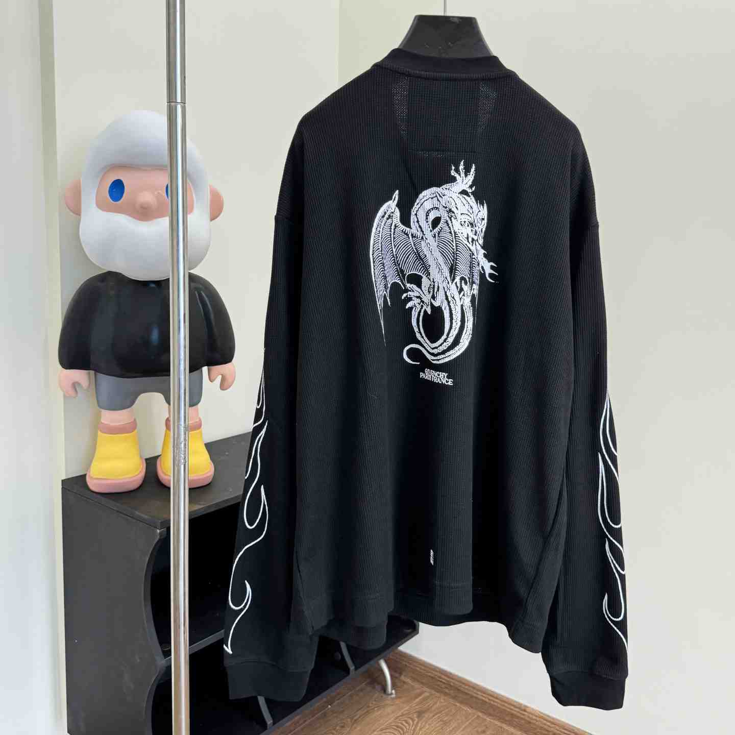 Givenchy Boxy Fit T-shirt In Cotton With GIVENCHY Dragon Print - PerfectKickZ