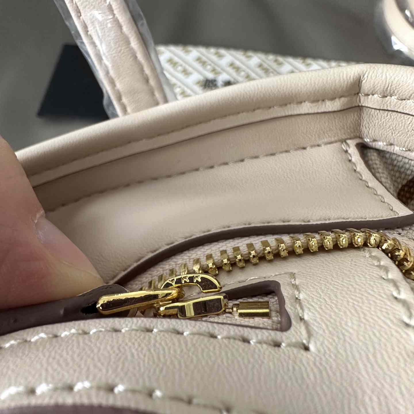 MCM Aren Top-zip Shopper In Visetos - PerfectKickZ