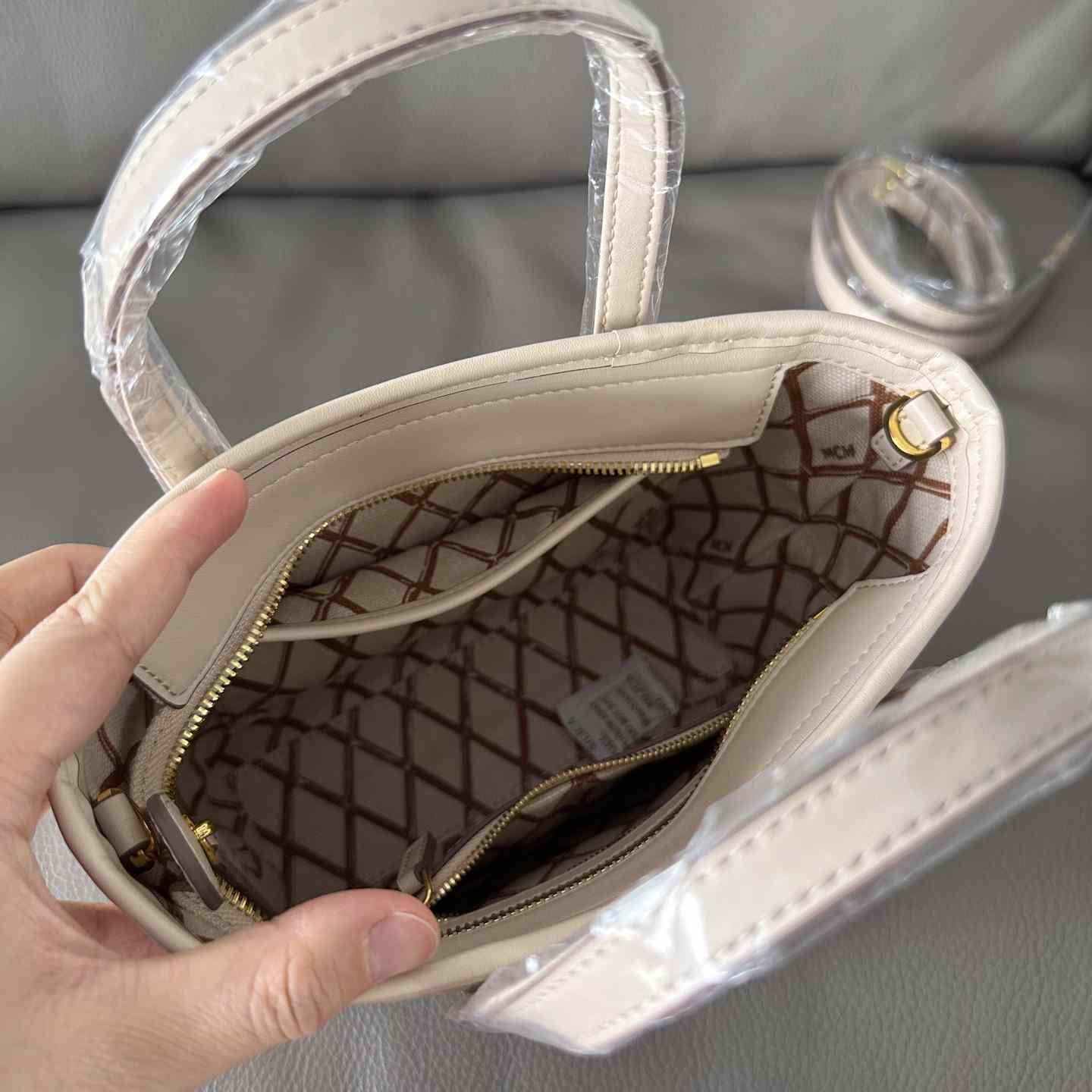 MCM Aren Top-zip Shopper In Visetos - PerfectKickZ