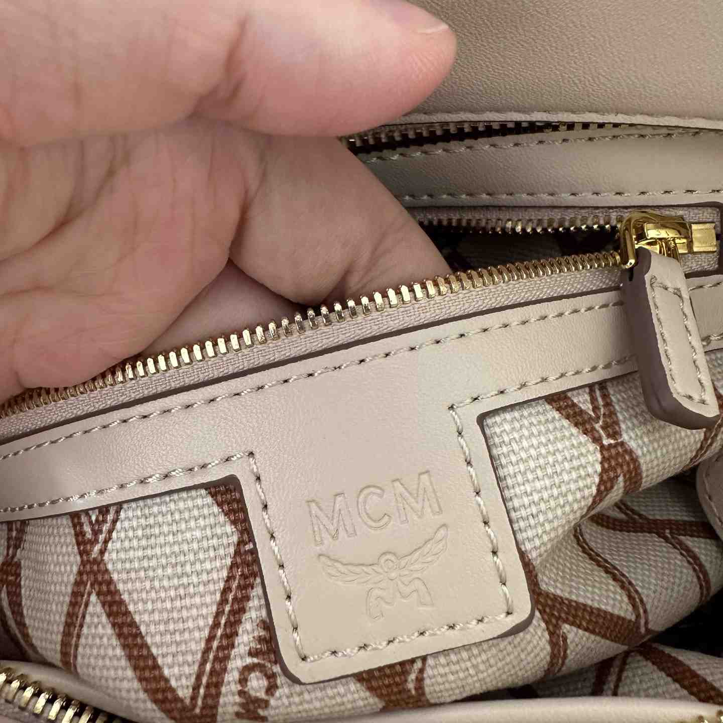 MCM Aren Top-zip Shopper In Visetos - PerfectKickZ