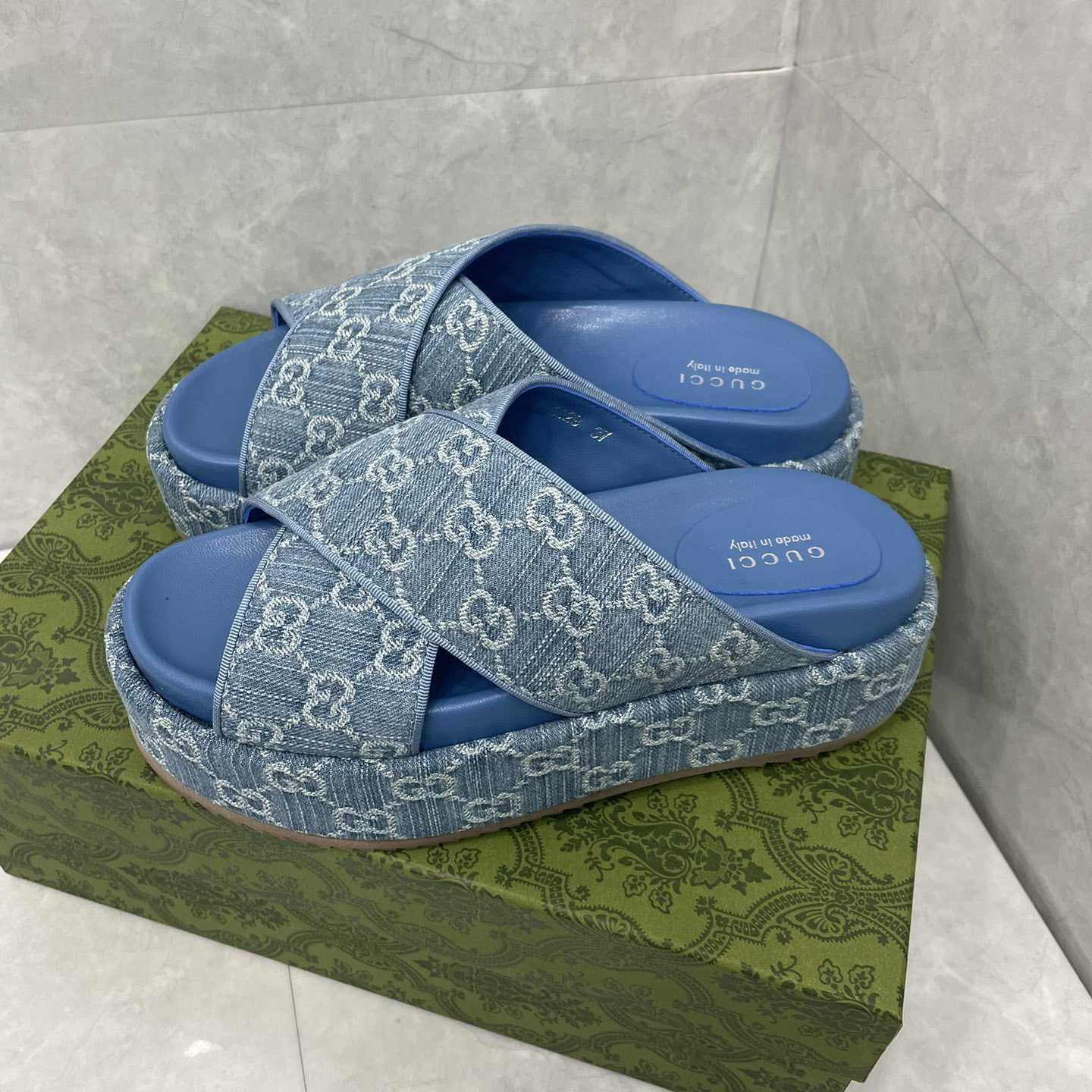 Gucci Women's Blue GG Platform Slide Sandal - PerfectKickZ