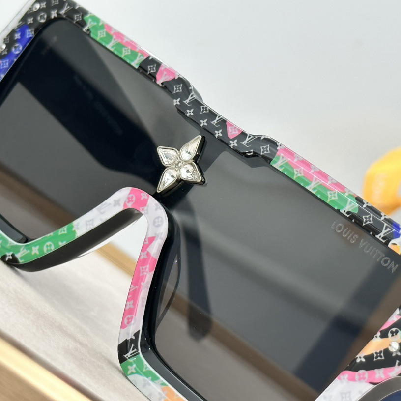 Louis Vuitton Cyclone Mask Sunglasses   Z2031E - PerfectKickZ