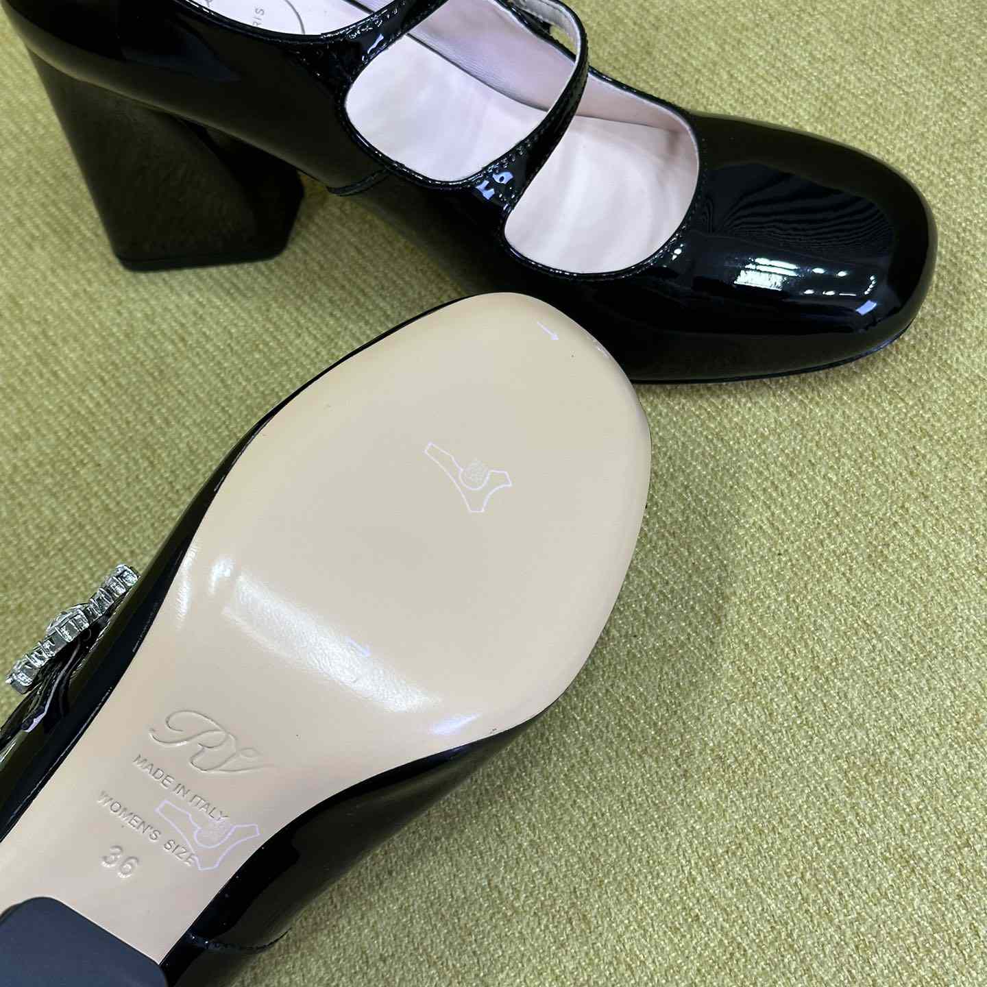Roger Vivier Trés Vivier Strass Buckle Mini Babies Pumps in Patent Leather - PerfectKickZ