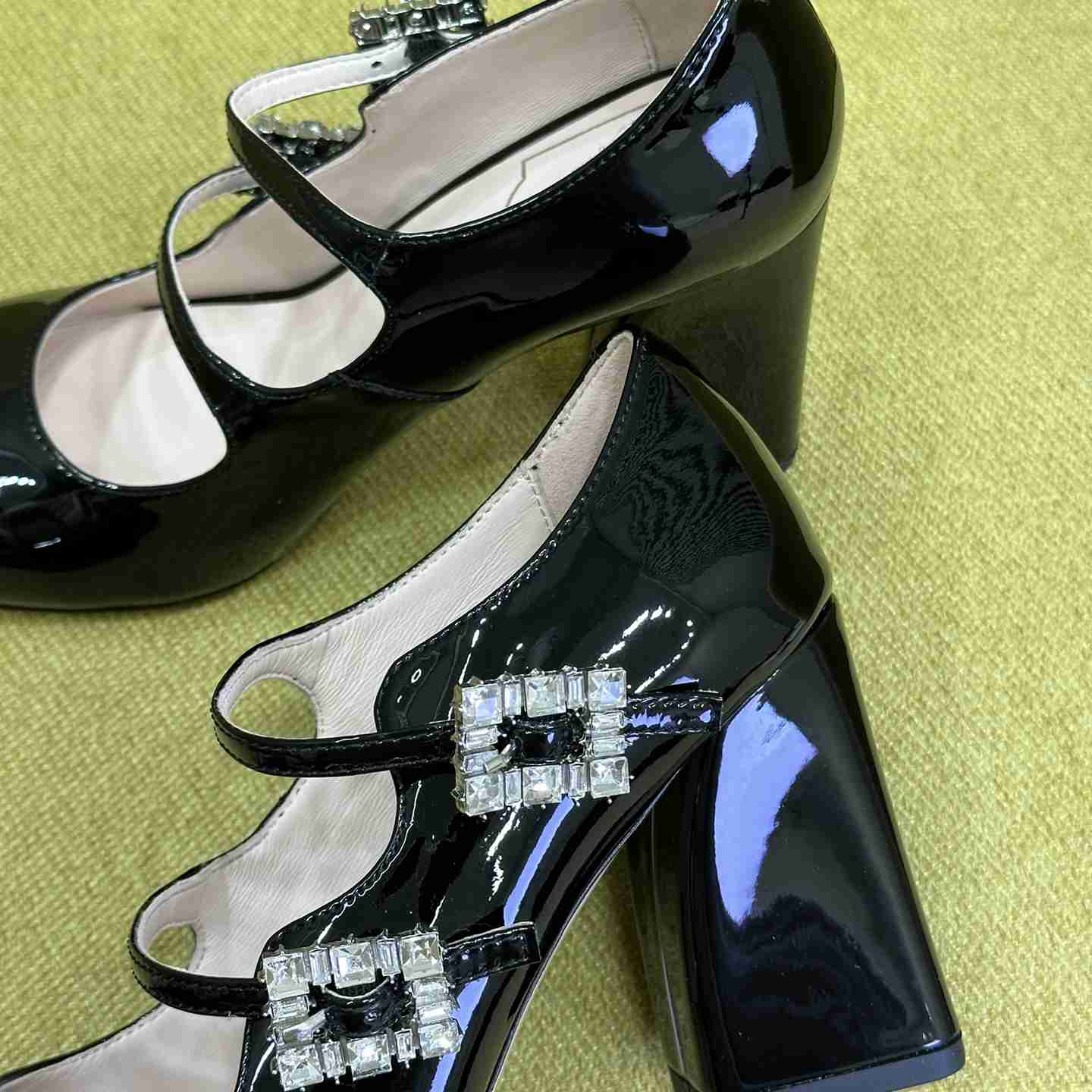 Roger Vivier Trés Vivier Strass Buckle Mini Babies Pumps in Patent Leather - PerfectKickZ