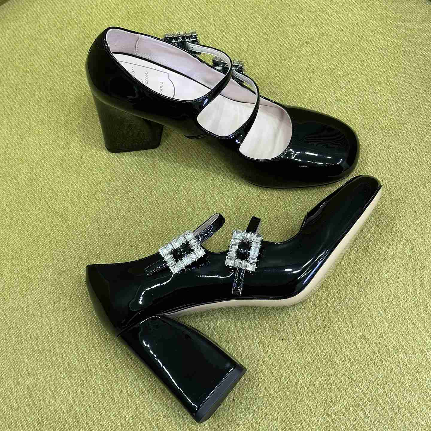 Roger Vivier Trés Vivier Strass Buckle Mini Babies Pumps in Patent Leather - PerfectKickZ