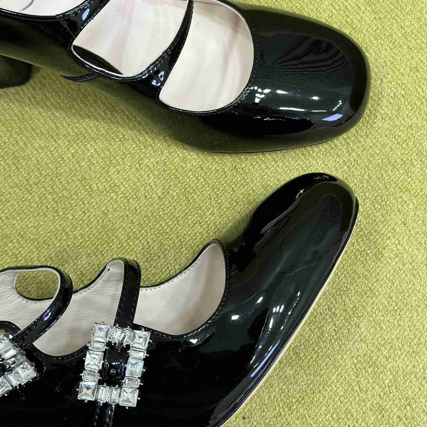 Roger Vivier Trés Vivier Strass Buckle Mini Babies Pumps in Patent Leather - PerfectKickZ