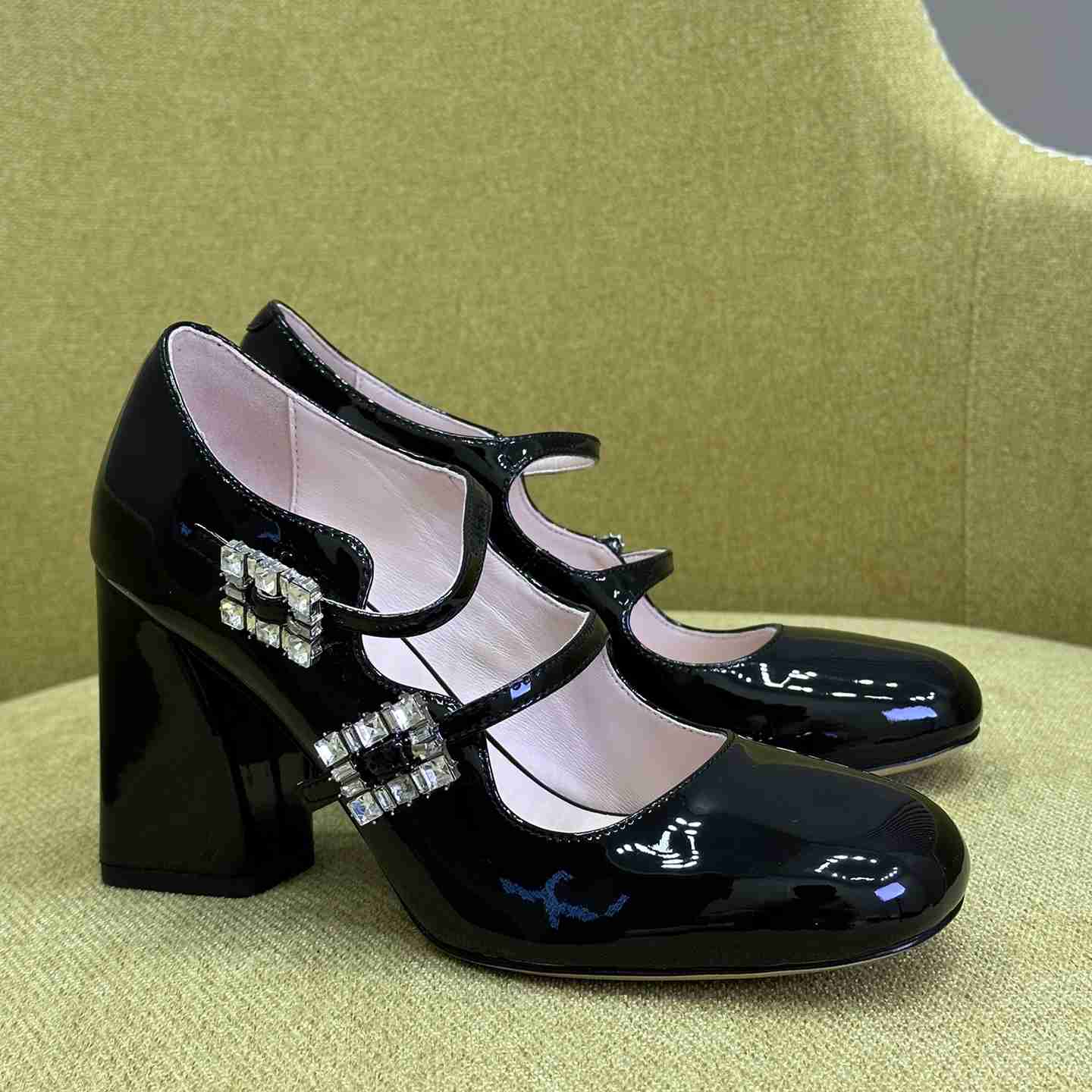 Roger Vivier Trés Vivier Strass Buckle Mini Babies Pumps in Patent Leather - PerfectKickZ