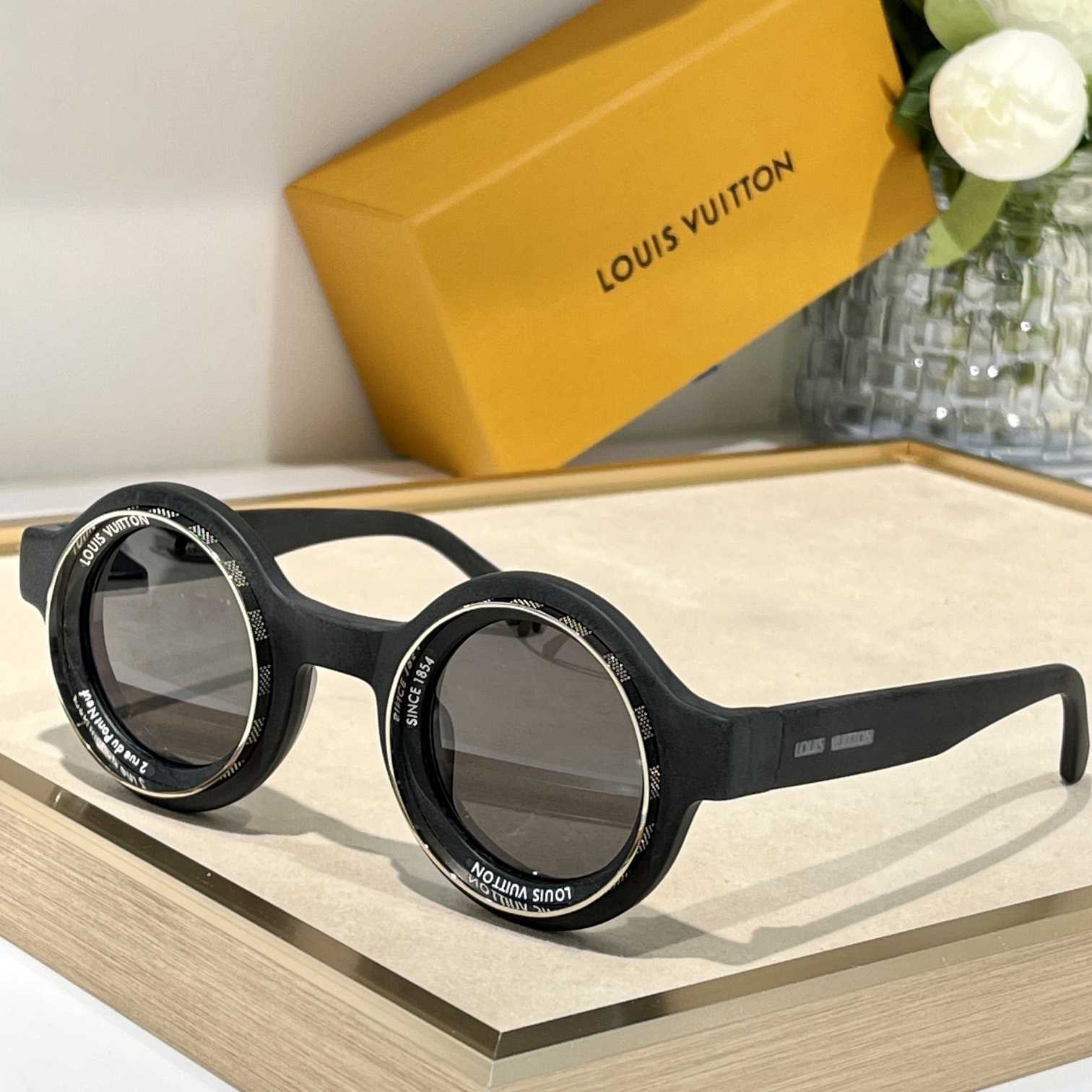 Louis Vuitton LV Super Vision Round Sunglasses    Z2386U - PerfectKickZ