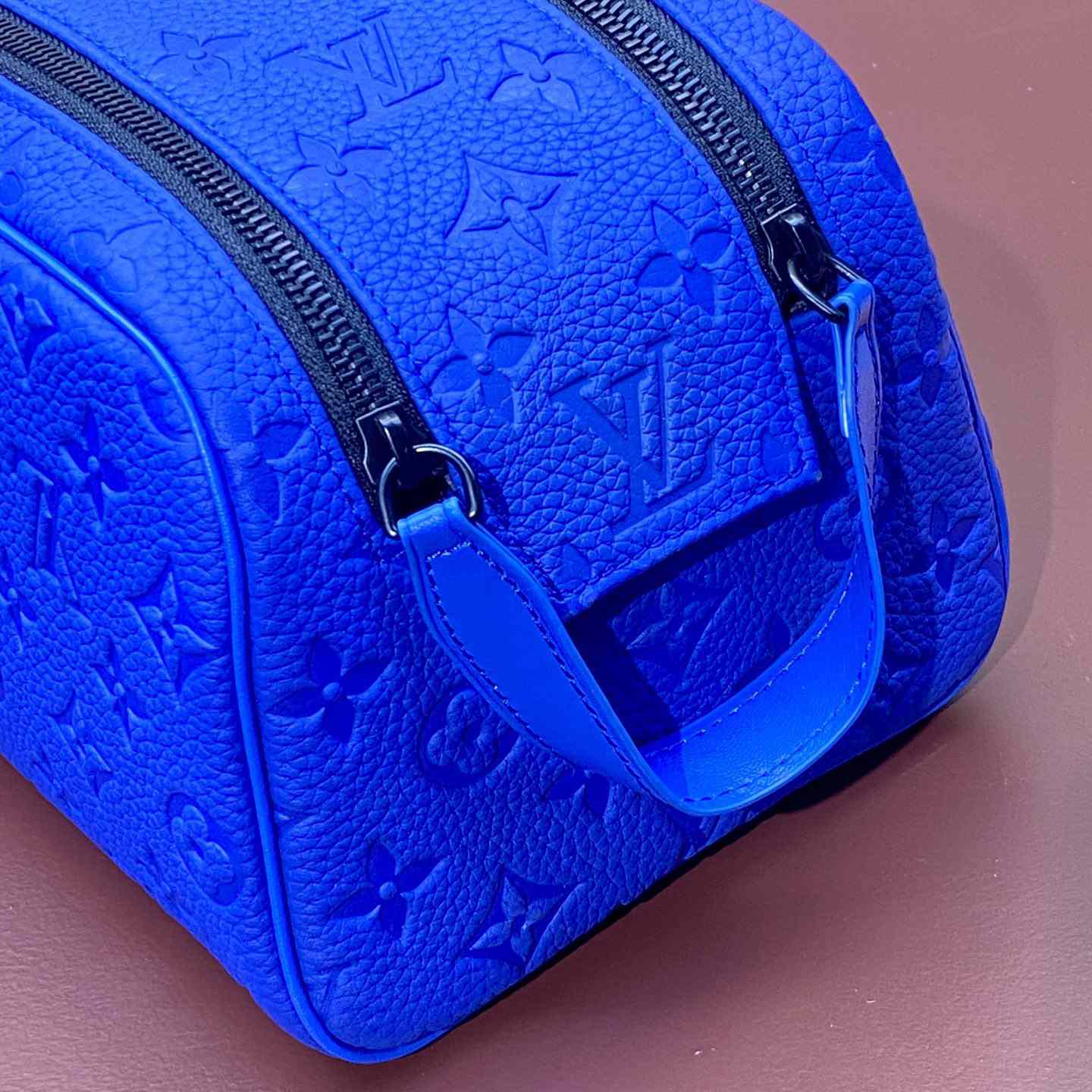 Louis Vuitton Dopp Kit    M82576 - 