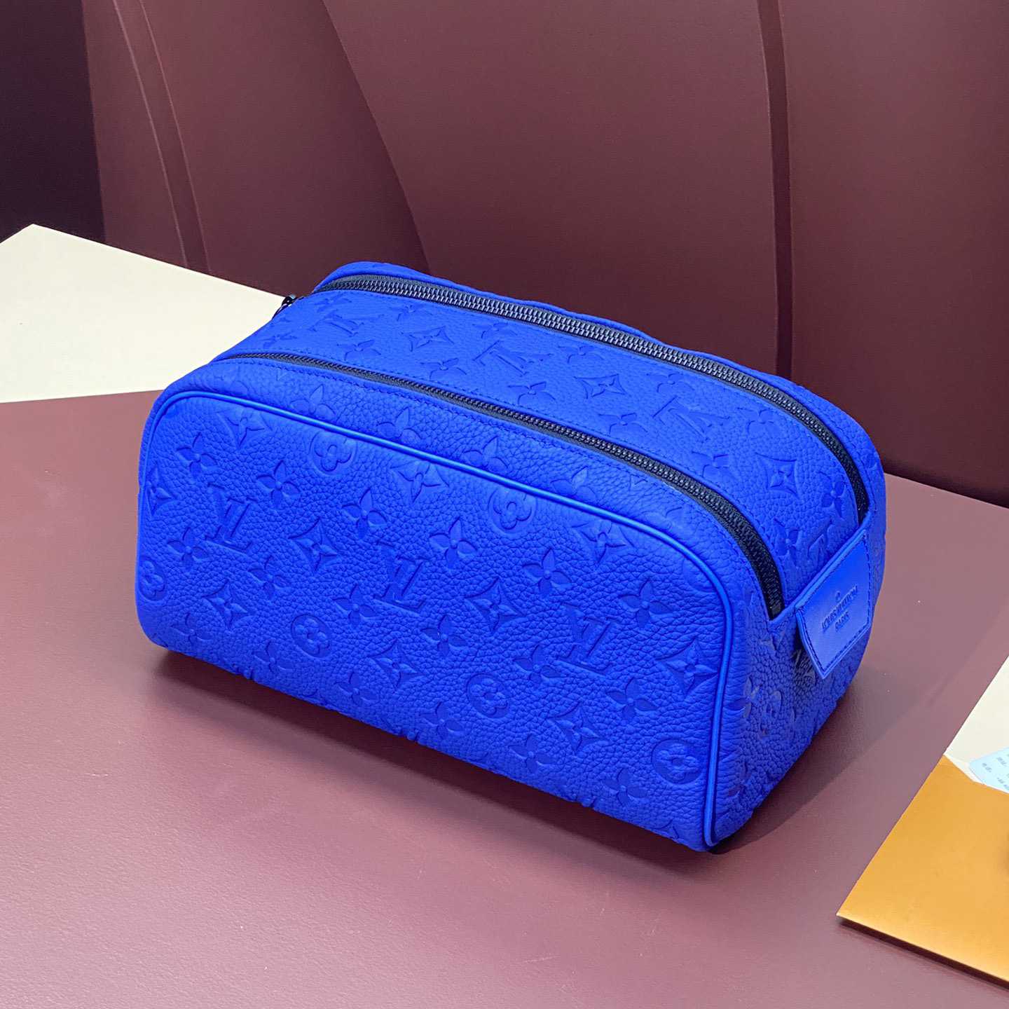 Louis Vuitton Dopp Kit    M82576 - 