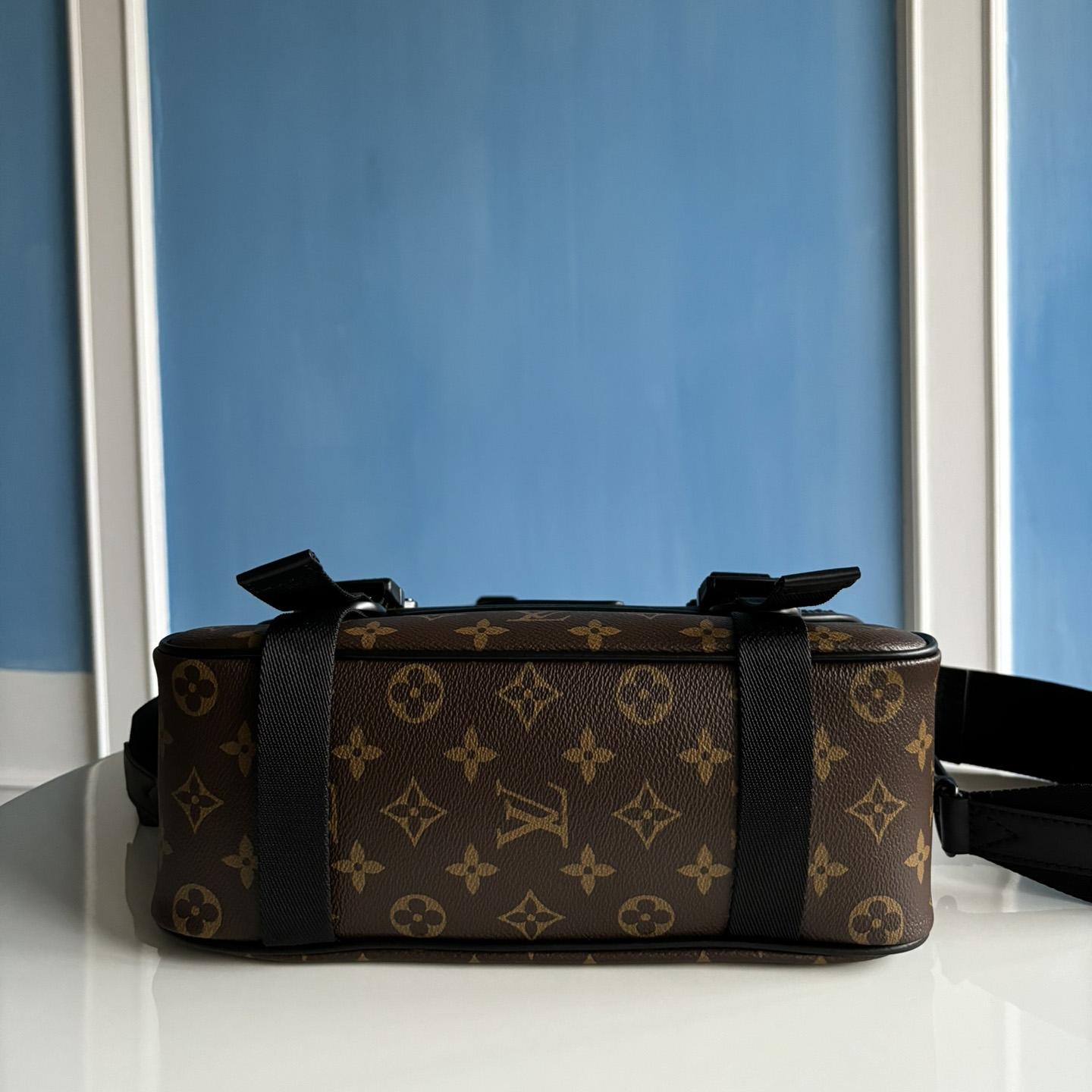 Louis Vuitton LV Trail Messenger          M46972 - PerfectKickZ