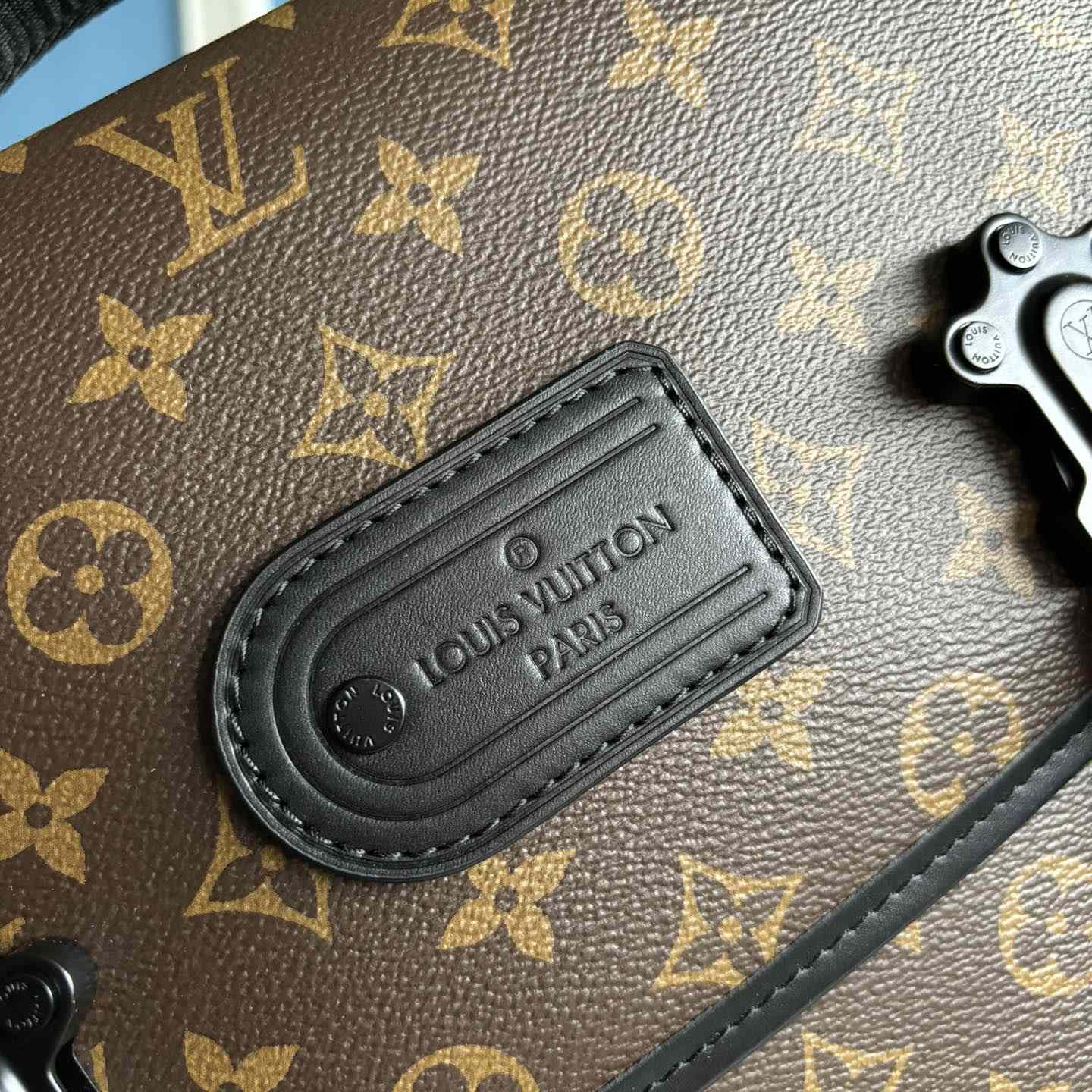 Louis Vuitton LV Trail Messenger          M46972 - PerfectKickZ