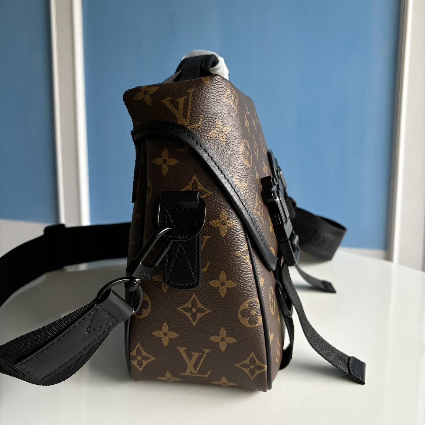 Louis Vuitton LV Trail Messenger          M46972 - PerfectKickZ