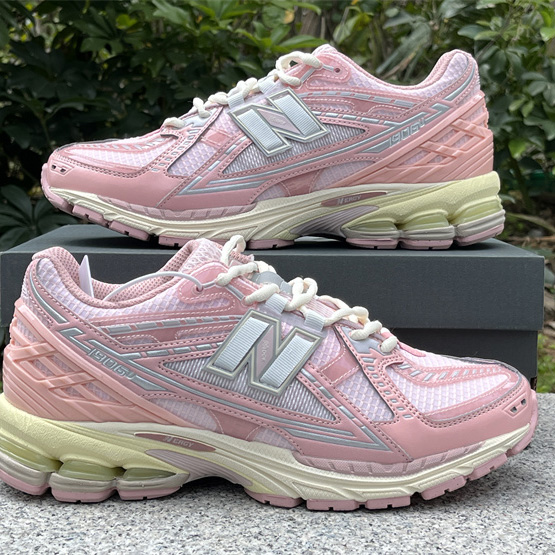 New Balance 1906R Sneakers      M1906NLN  - PerfectKickZ