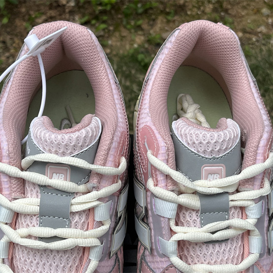 New Balance 1906R Sneakers      M1906NLN  - PerfectKickZ
