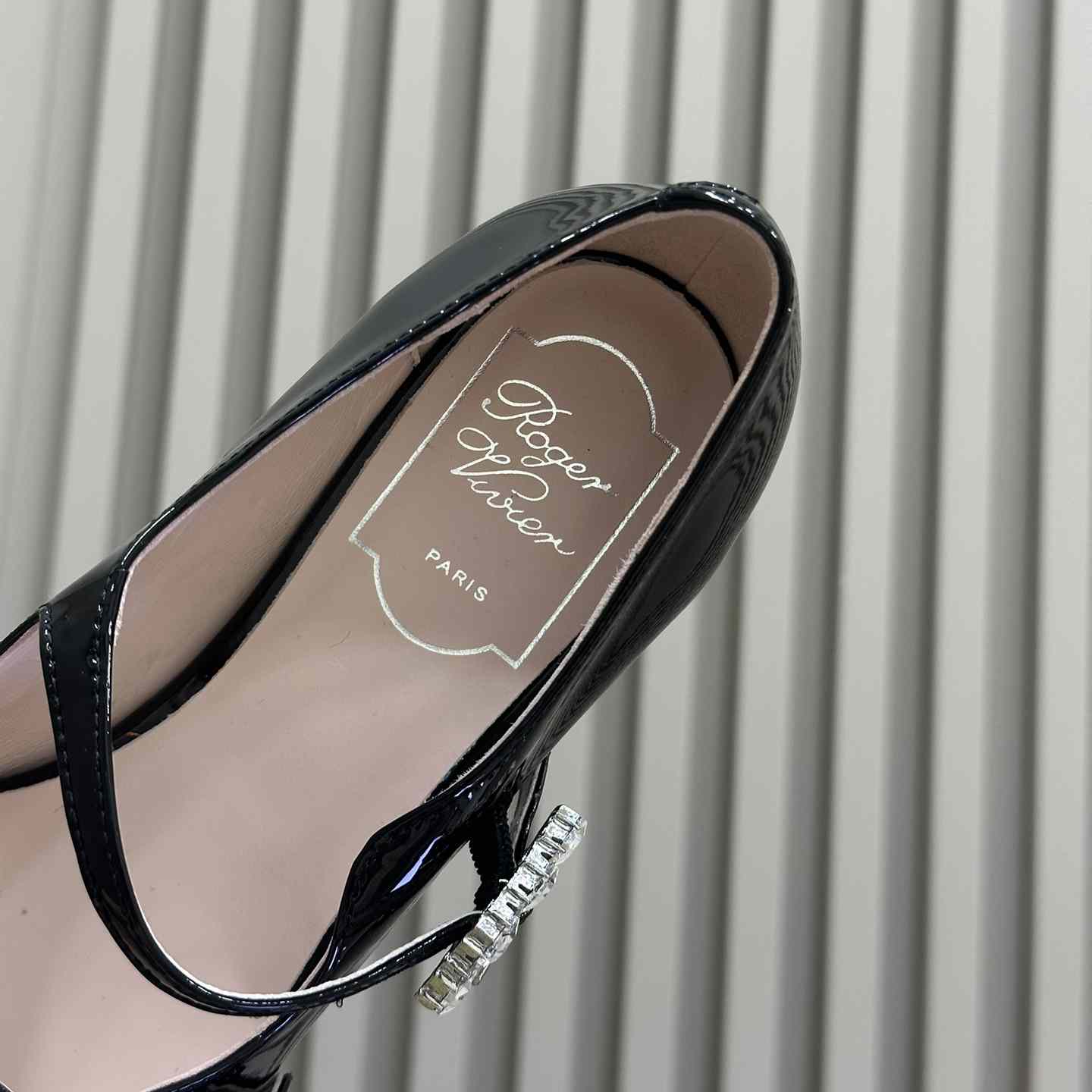 Roger Vivier Trés Vivier Strass Buckle Mini Babies Ballerinas in Patent Leather - PerfectKickZ