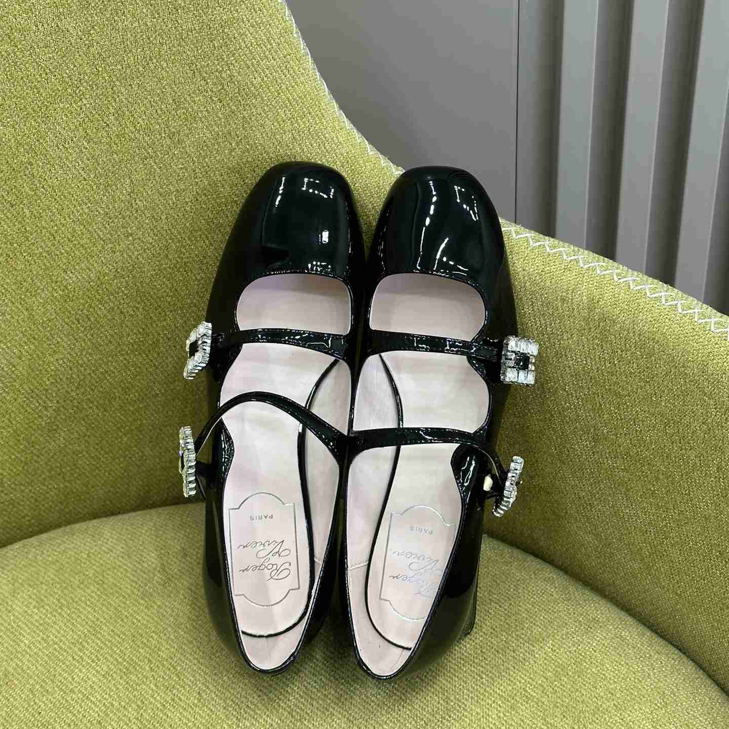 Roger Vivier Trés Vivier Strass Buckle Mini Babies Ballerinas in Patent Leather - PerfectKickZ
