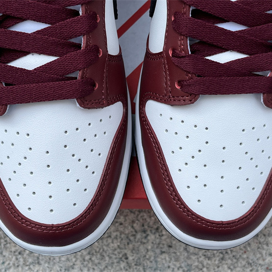 Nike Dunk Low SE Sneaker      FJ4616-600 - PerfectKickZ