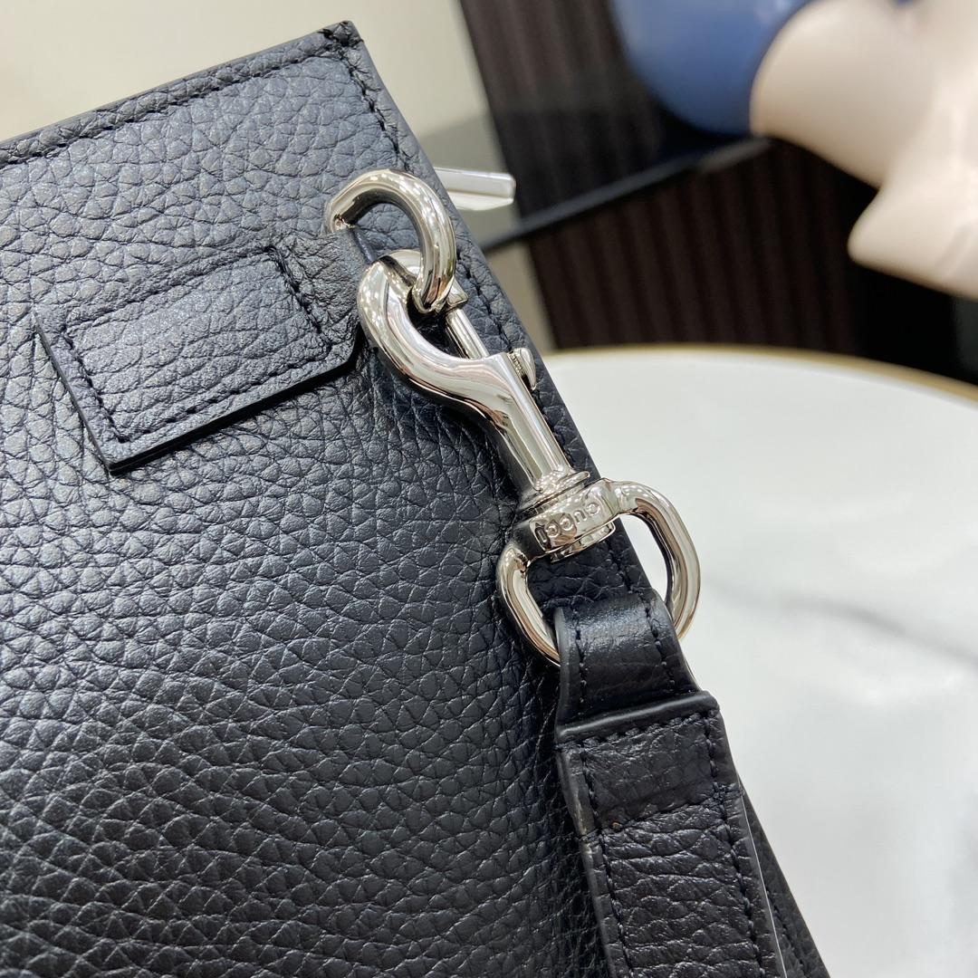 Gucci Pouch With Gucci Logo - PerfectKickZ