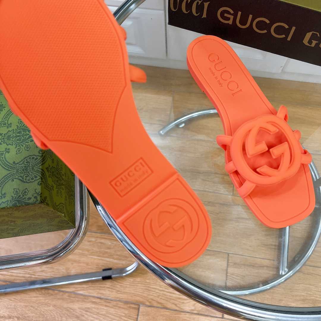 Gucci Women's Interlocking G Slide Sandal - PerfectKickZ