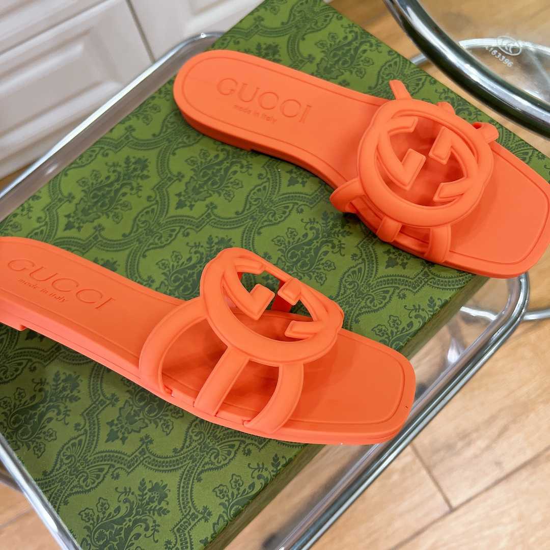 Gucci Women's Interlocking G Slide Sandal - PerfectKickZ
