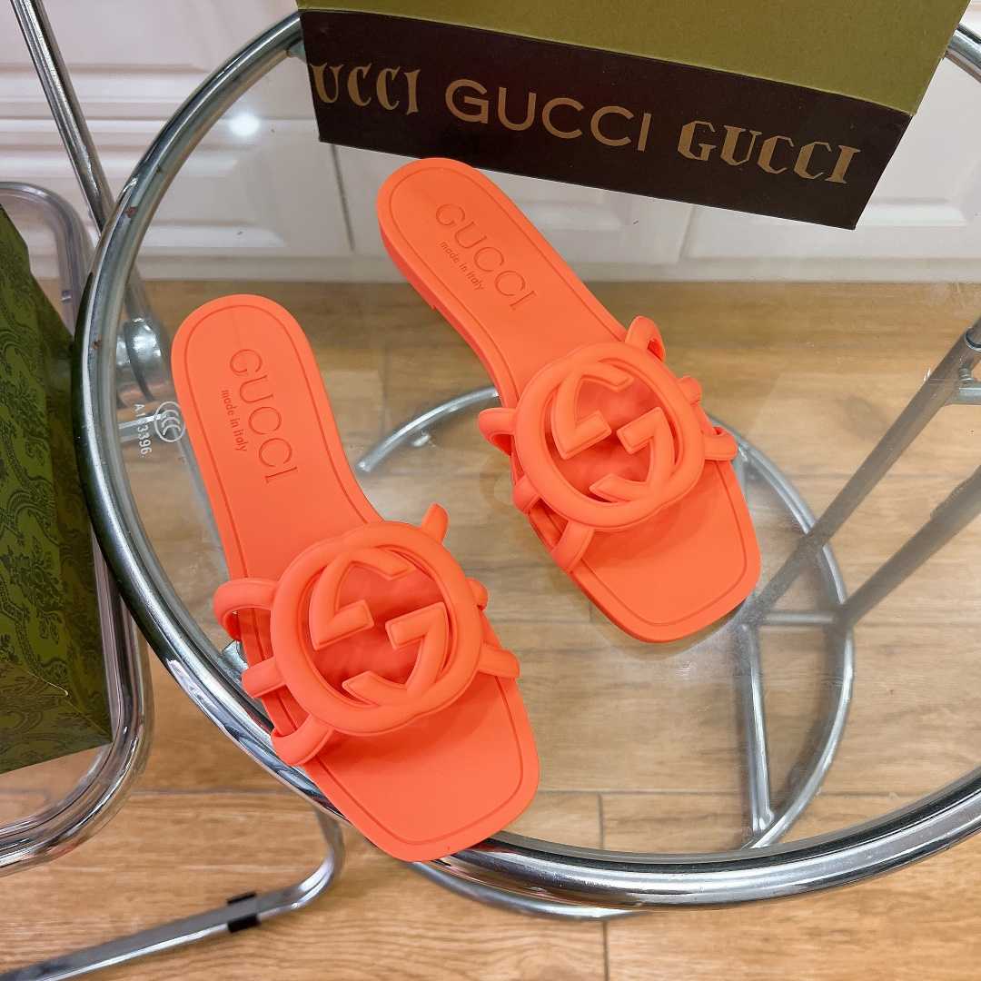 Gucci Women's Interlocking G Slide Sandal - PerfectKickZ
