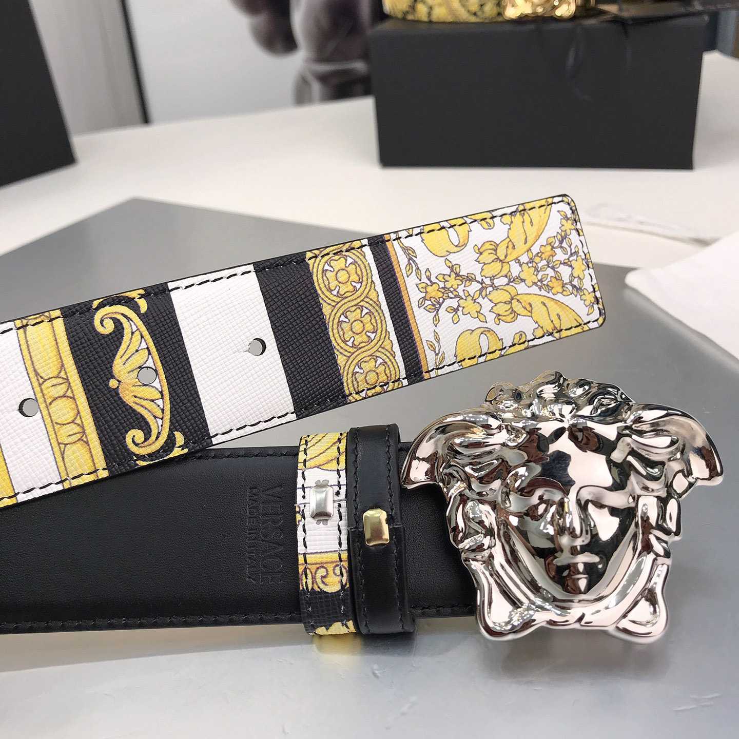 Versace Barocco Reversible LeatherBelt    40mm - PerfectKickZ