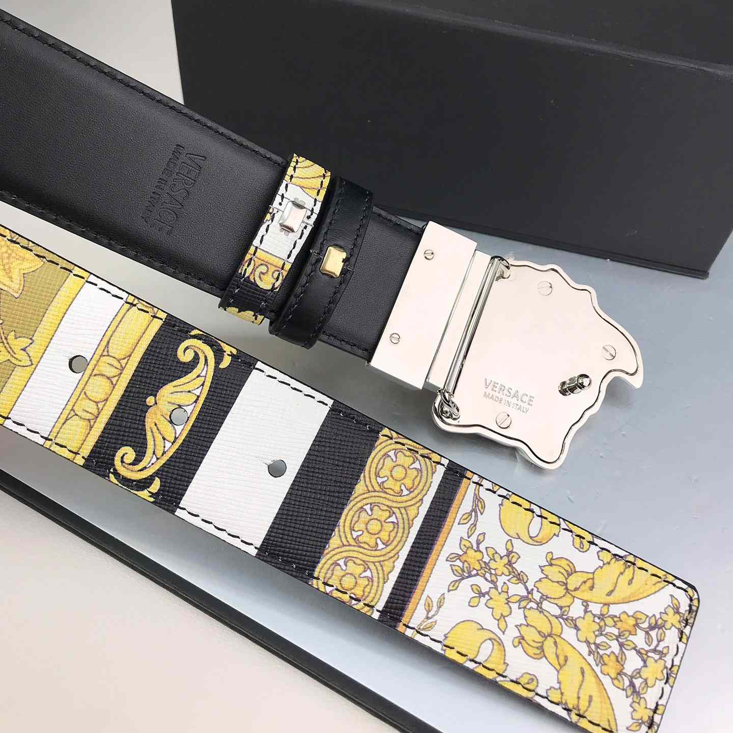 Versace Barocco Reversible LeatherBelt    40mm - PerfectKickZ
