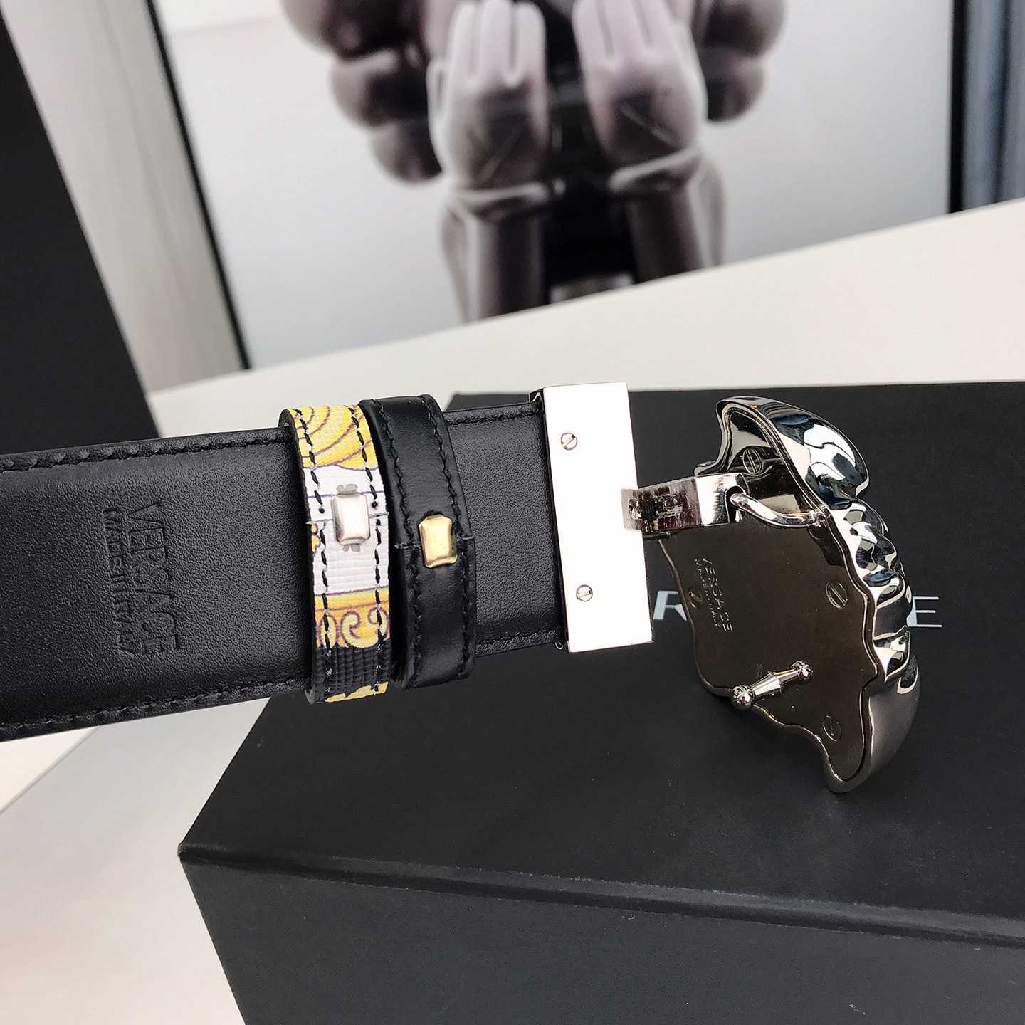 Versace Barocco Reversible LeatherBelt    40mm - PerfectKickZ