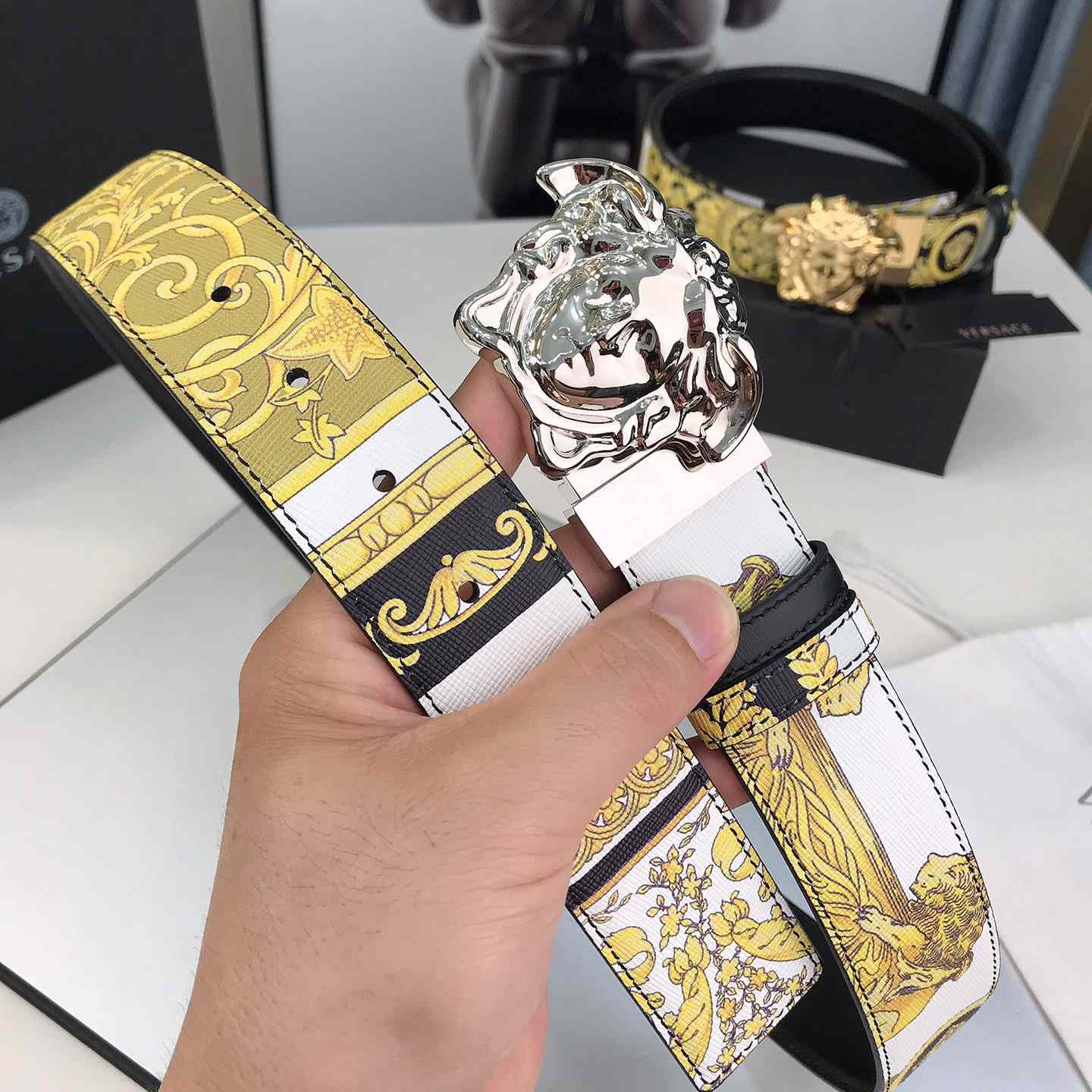 Versace Barocco Reversible LeatherBelt    40mm - PerfectKickZ