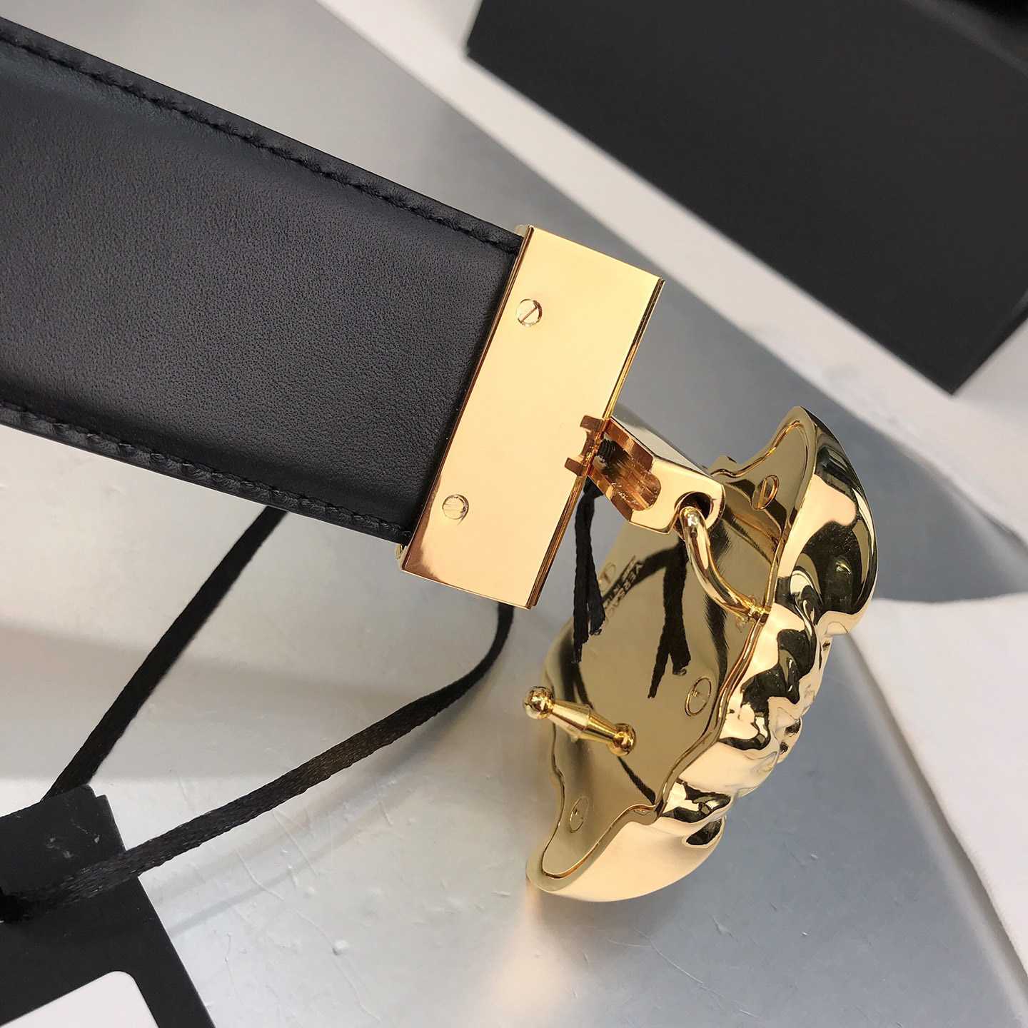 Versace Barocco Reversible LeatherBelt    40mm - PerfectKickZ