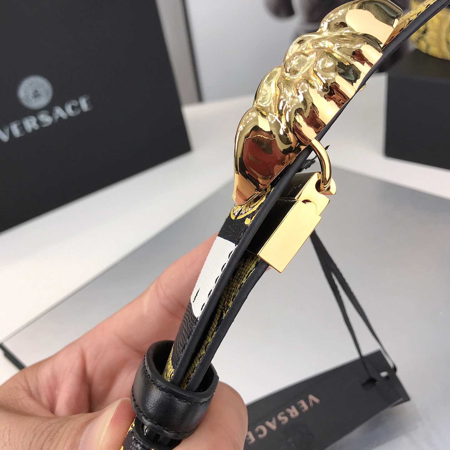 Versace Barocco Reversible LeatherBelt    40mm - PerfectKickZ