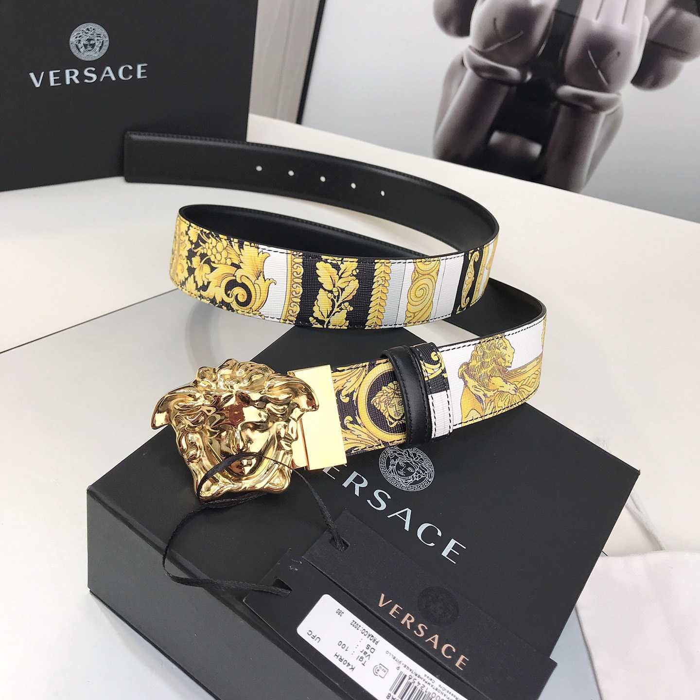Versace Barocco Reversible LeatherBelt    40mm - PerfectKickZ