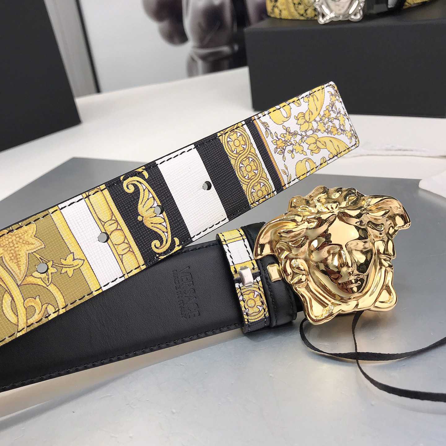 Versace Barocco Reversible LeatherBelt    40mm - PerfectKickZ