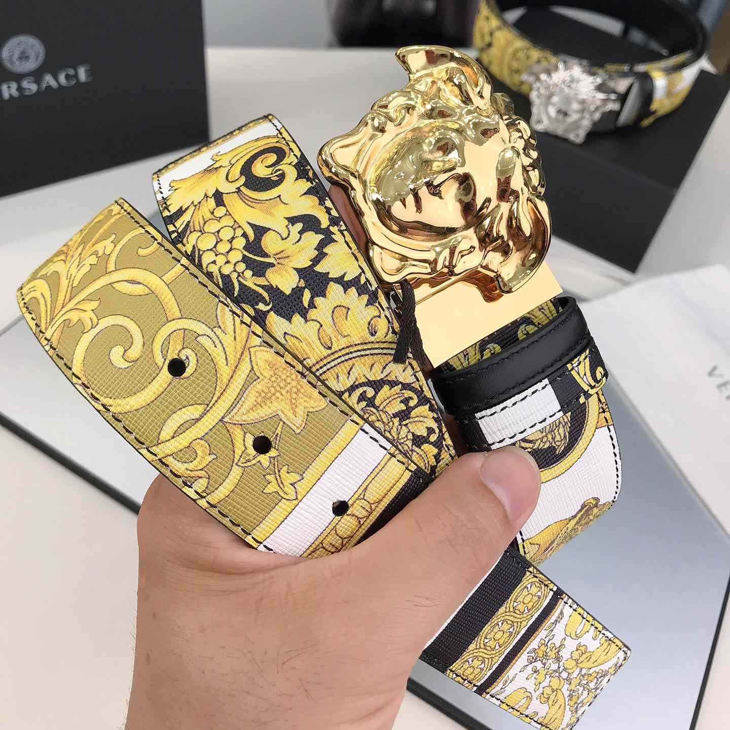 Versace Barocco Reversible LeatherBelt    40mm - PerfectKickZ