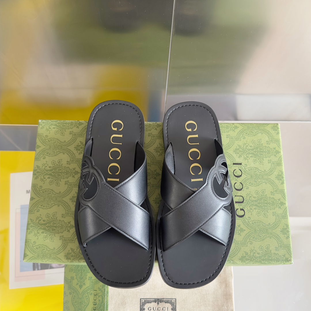 Gucci Men's Interlocking G Slide Sandal - PerfectKickZ