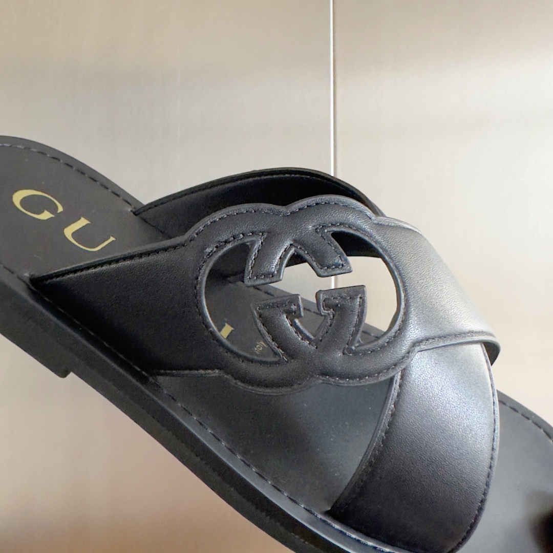 Gucci Men's Interlocking G Slide Sandal - PerfectKickZ