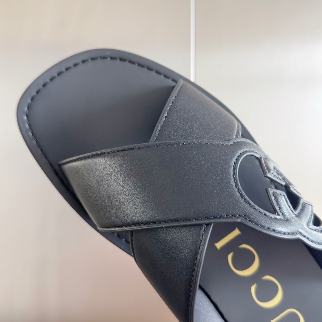 Gucci Men's Interlocking G Slide Sandal - PerfectKickZ