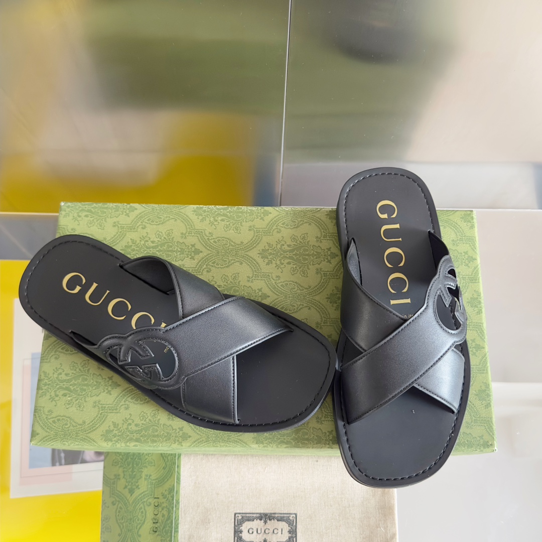 Gucci Men's Interlocking G Slide Sandal - PerfectKickZ