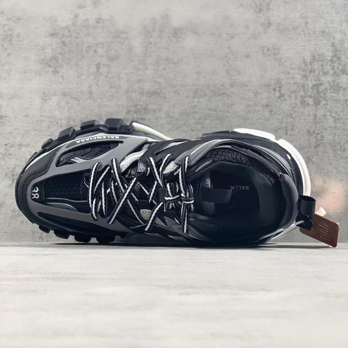 Balenciaga Track Sneaker    - 