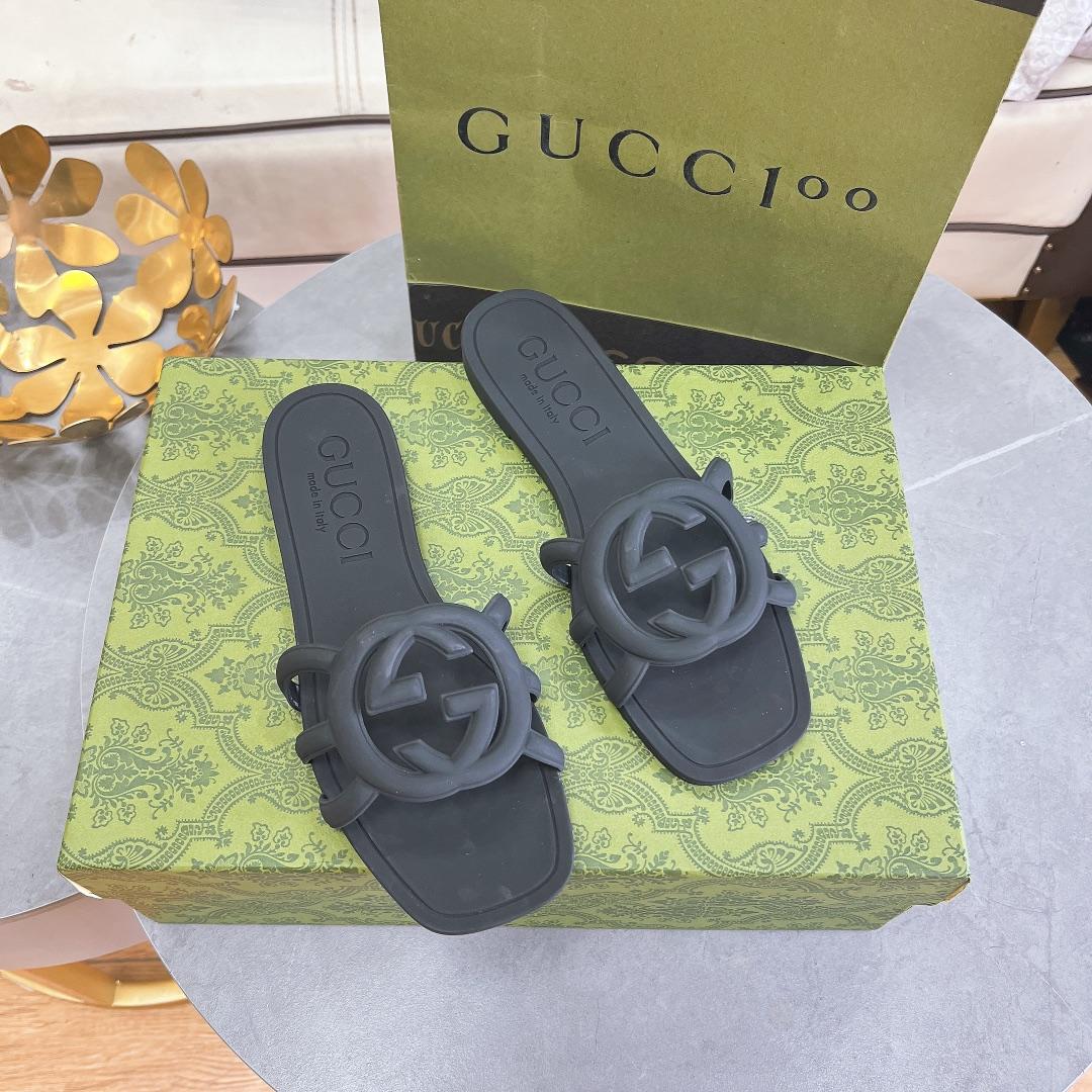 Gucci Women's Interlocking G Slide Sandal - PerfectKickZ