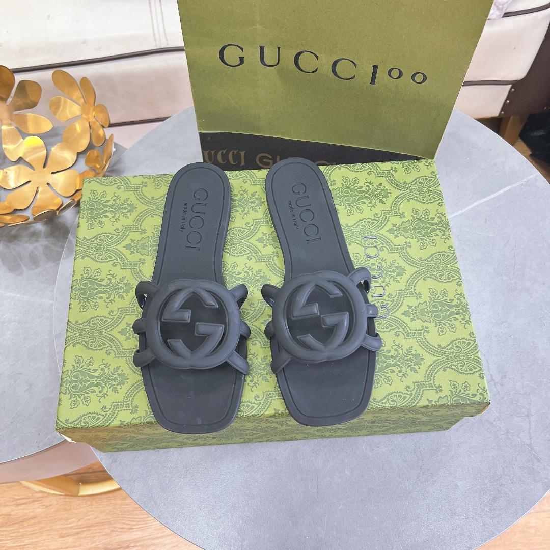 Gucci Women's Interlocking G Slide Sandal - PerfectKickZ