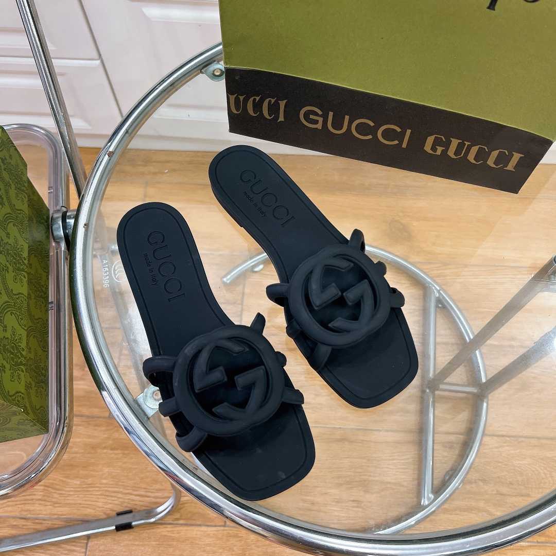 Gucci Women's Interlocking G Slide Sandal - PerfectKickZ