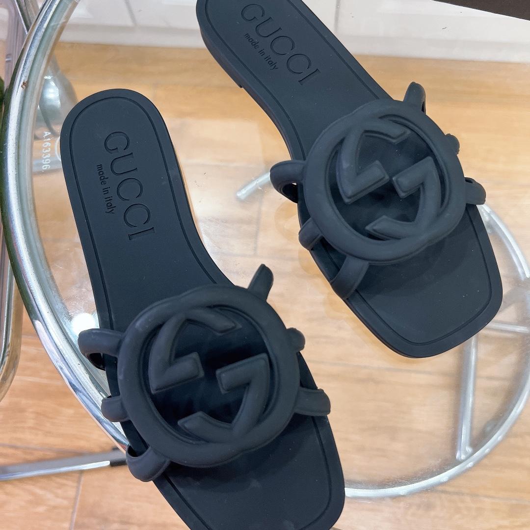 Gucci Women's Interlocking G Slide Sandal - PerfectKickZ