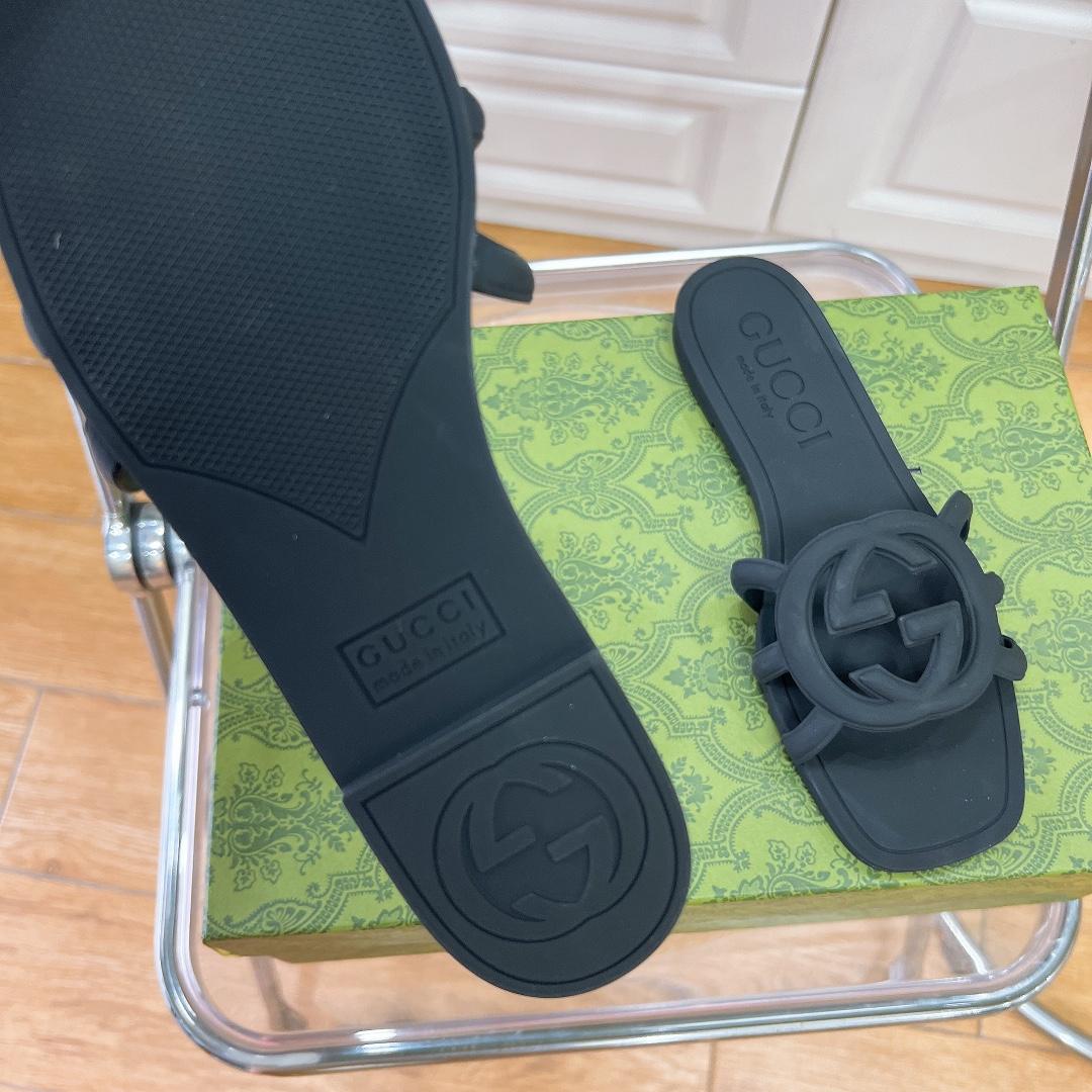 Gucci Women's Interlocking G Slide Sandal - PerfectKickZ