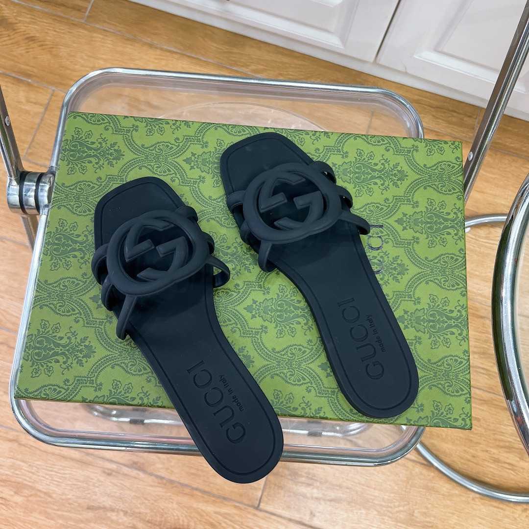 Gucci Women's Interlocking G Slide Sandal - PerfectKickZ