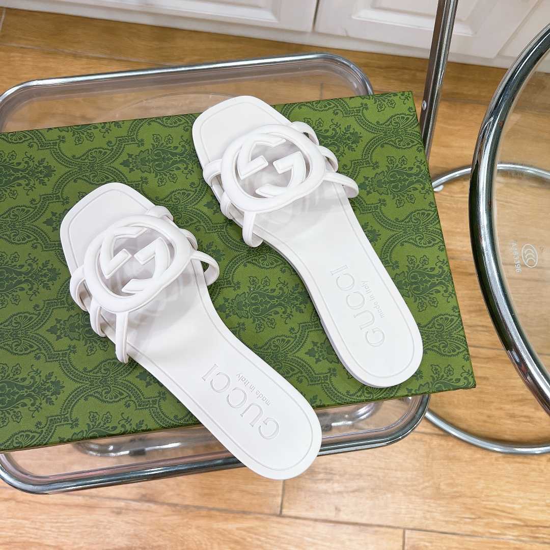 Gucci Women's Interlocking G Slide Sandal - PerfectKickZ